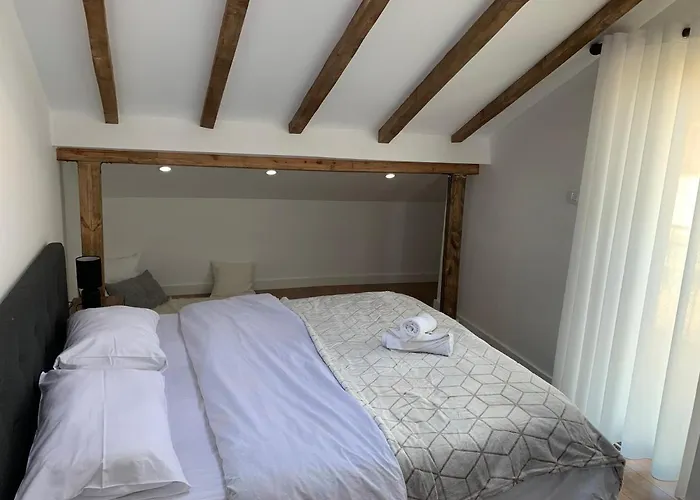 Noah's Attic - In *